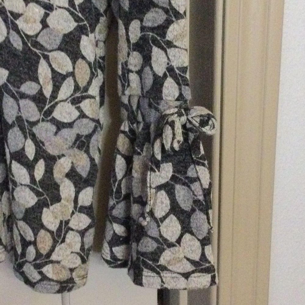 Pretty Sweater - Picture 2 of 3